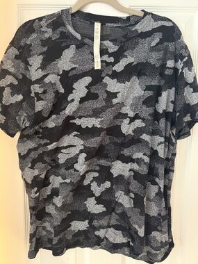 Lululemon camo tee